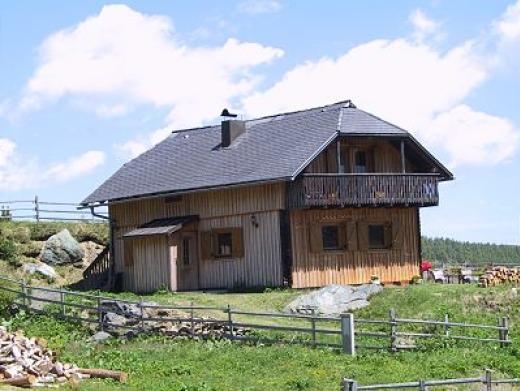 Unser Almhaus im Sommer