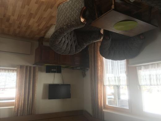Wohnzimmer obere Wohnung 