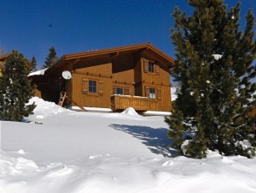 Almrausch-Hütte in winter