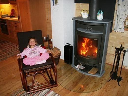 Gemütlicher Abend am Kamin
