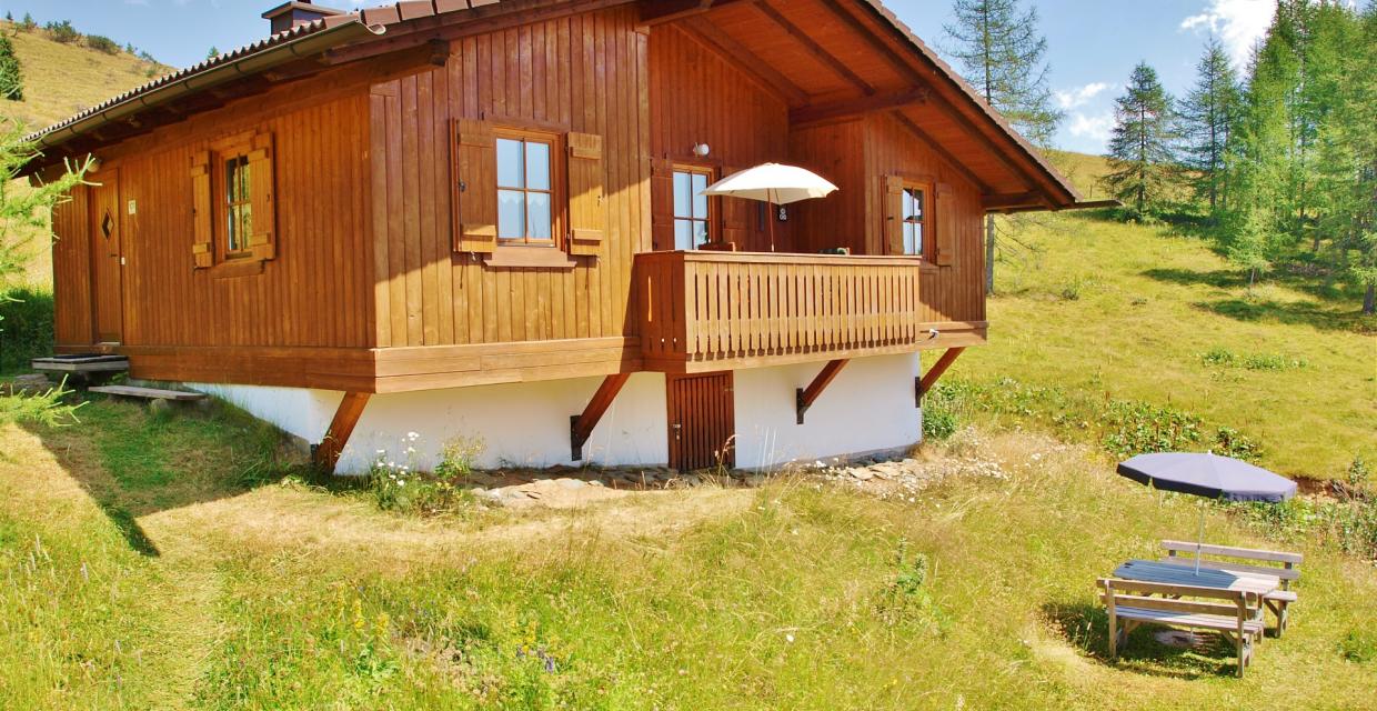 Almhaus an der Sonne Sommer