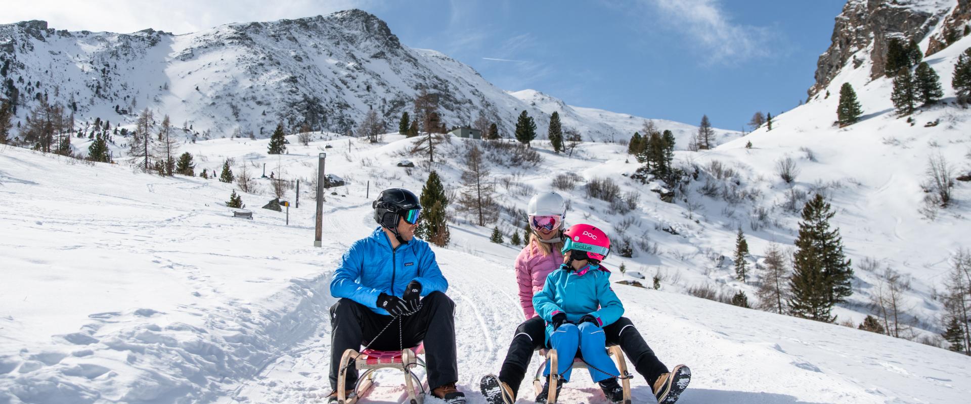 Abseits der Piste_Rodeln_Falkert_Heidi-Alm_Familie_Nockberge_Winter © Christoph Rossmann_MBN Tourismus (23)