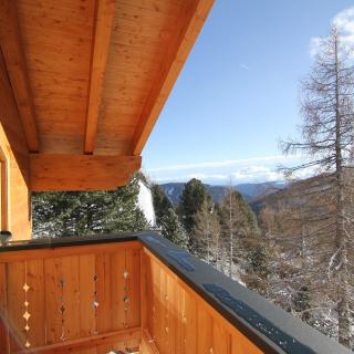 Heidi-Chalet-Falkert-Heidialm-Almsommer-Winter-Ski-Winter-Balkon-Ausblick-Tal