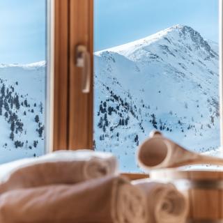 Heidi-Chalet-Falkert-Heidialm-Bergwinter-Ausblick-Falkertsee-Panorama-Sauna-Wellness-Detail-Rodresnock