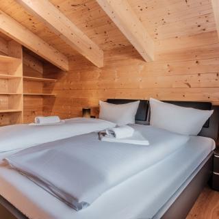 Heidi-Chalet-Falkert-Heidialm-Almsommer-Schlafen-Dachgeschoss-weiss