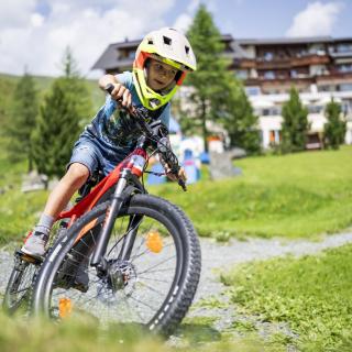 232-4305-print_HeidiHotel_Falkert_2023_by_Gert_Perauer