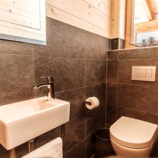 Heidi-Chalet-Falkert-Heidialm-Bergwinter-Falkertsee-Luxus-Villeroy-WC-Gaeste-Toilette