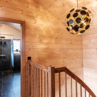 Heidi-Chalet-Falkert-Heidialm-Bergwinter-Treppe-Flur