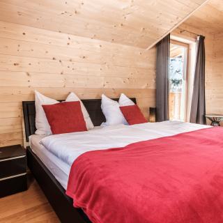 Heidi-Chalet-Falkert-Heidialm-Bergwinter-Schlafen-Doppelbett-Luxus