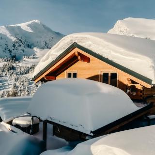 Heidi-Chalet-Falkert-Heidialm-Winter-Vordach-Schnee-Rodresnock-Sonntagstal