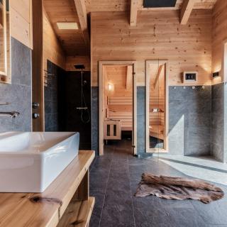 Heidi-Chalet-Falkert-Heidialm-Almsommer-Wellnessbad-Sauna-Dachgeschoss