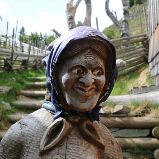 Baumschnitzereien - Bild 36