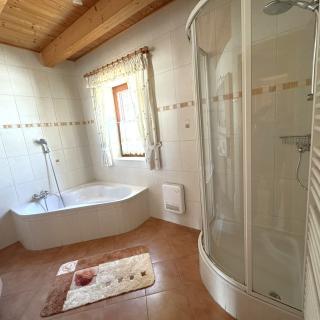 IMG_1512 Badezimmer 1 mit Dusche und Badewanne IMG_1512 Badezimmer 1 mit Dusche und Badewanne