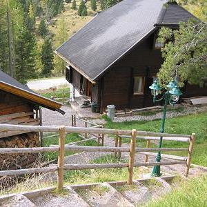 Blick vom Parkplatz zum Haus - Bild 9 Blick vom Parkplatz zum Haus - Bild 9