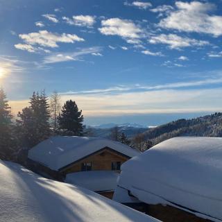 Heidi-Chalet-Falkert-Heidialm-Bergwinter-Wolken-Himmel-Stimmung-Traum