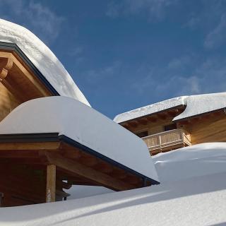 Heidi-Chalet-Falkert-Heidialm-Bergwinter-Detail-Schnee-Winter