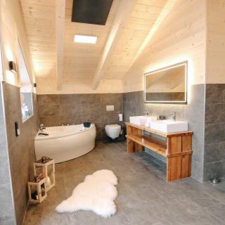 Heidi-Chalet-Falkert-Heidialm-Almsommer-Wellness-Bad-Sauna-Luxus-Whirlpool