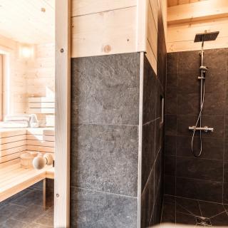 Heidi-Chalet-Falkert-Heidialm-Bergwinter-Sauna-Bad-Dusche-Luxus