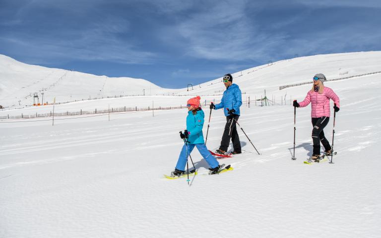 Abseits_der_Piste_Schneeschuhwandern_Falkert_Heidi-Alm_Familie_Nockberge_Winter__copy__Christoph_Rossmann_MBN_Tourismus__2_